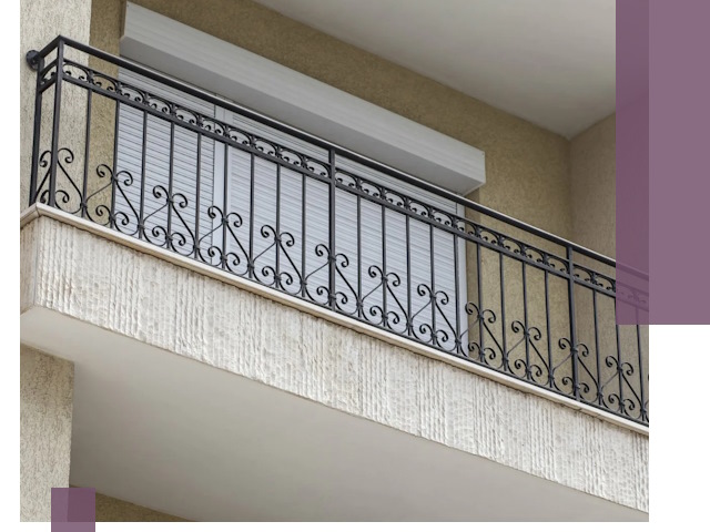 Балконные ограждения из металла и стекла в Балтийске для домов