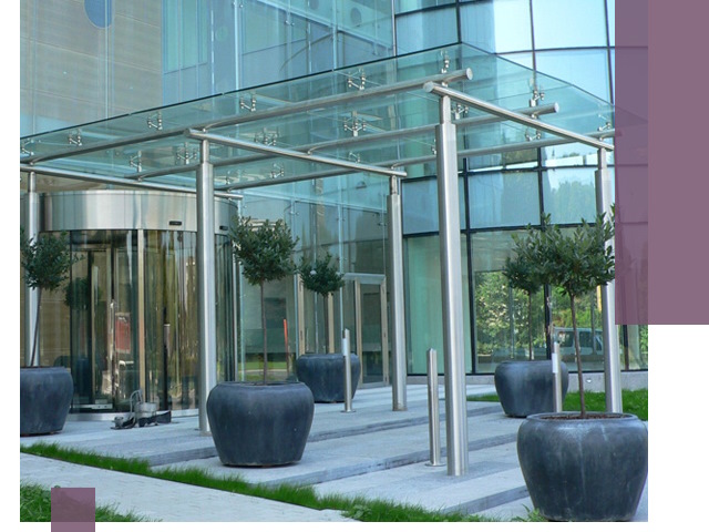 Навесы из стекла на заказ в Балтийске — монтаж и установка